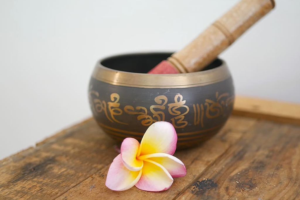 Meditation bowl, 5 W’s of Reiki. Meditation bowl, 5 W's of Reiki.